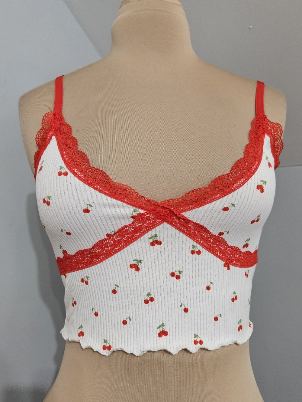 H&M Divided Cherry Print Lace Trimā Cami Crop Top Red White Ribbed Y2K Dainty